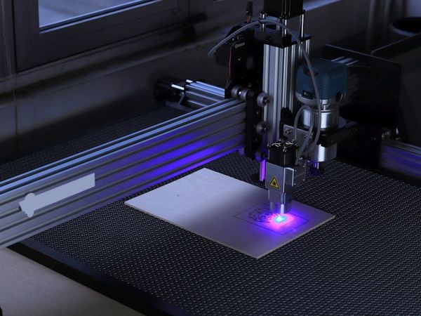 Лазерная гравировка в процессе работы